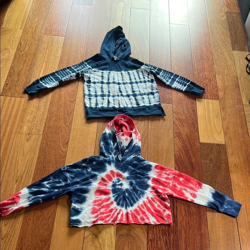 2 Kids Tie-Dye Hoodies - Blue and Red old navy size 6-7 years old